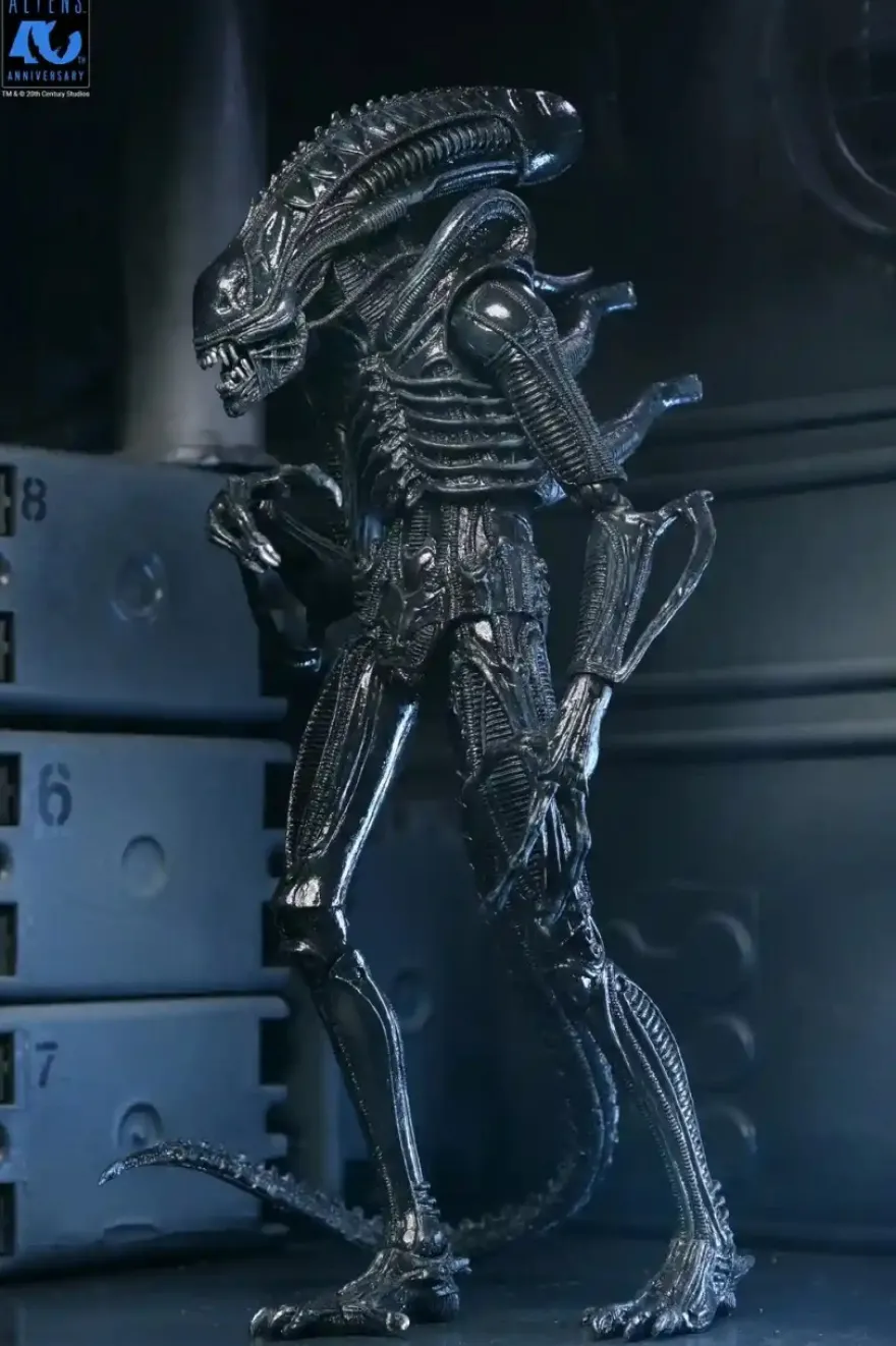 Aliens 40th Anniversary Warrior Xenomorph Black Ultimate Actionfigur