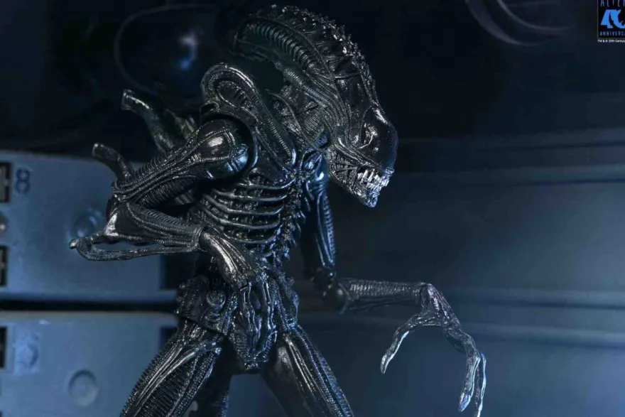 Aliens 40th Anniversary Warrior Xenomorph Black Ultimate Actionfigur