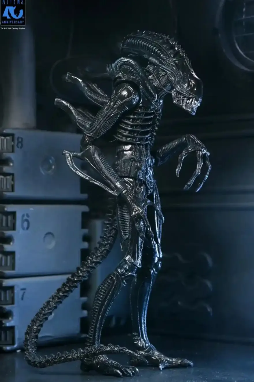 Aliens 40th Anniversary Warrior Xenomorph Black Ultimate Actionfigur