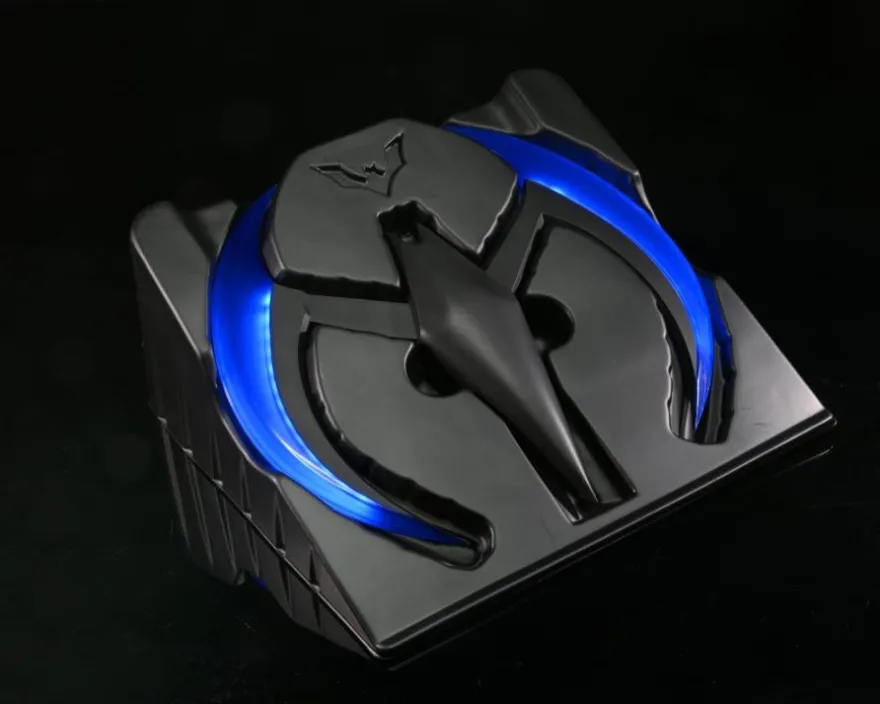Batman Beyond Prop Replik 1/1 Batarang (Blue with Lights)