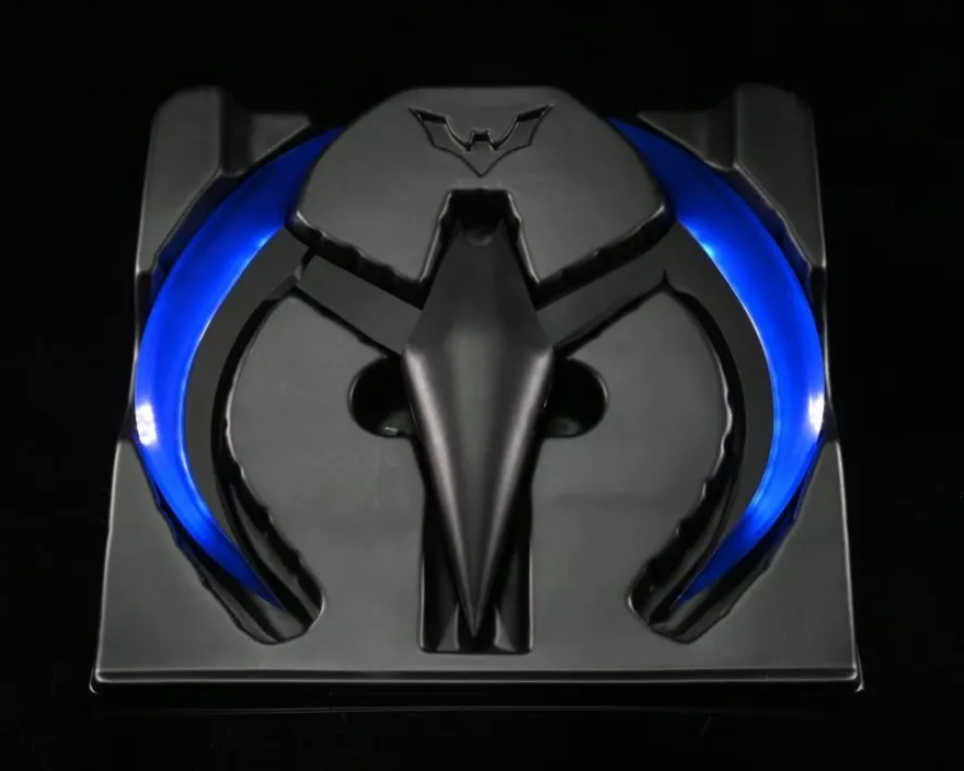 Batman Beyond Prop Replik 1/1 Batarang (Blue with Lights)