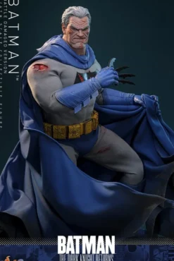 Batman: The Dark Knight Returns Comic Masterpiece Actionfigur 1/6 Batman (Battle Damaged Version)