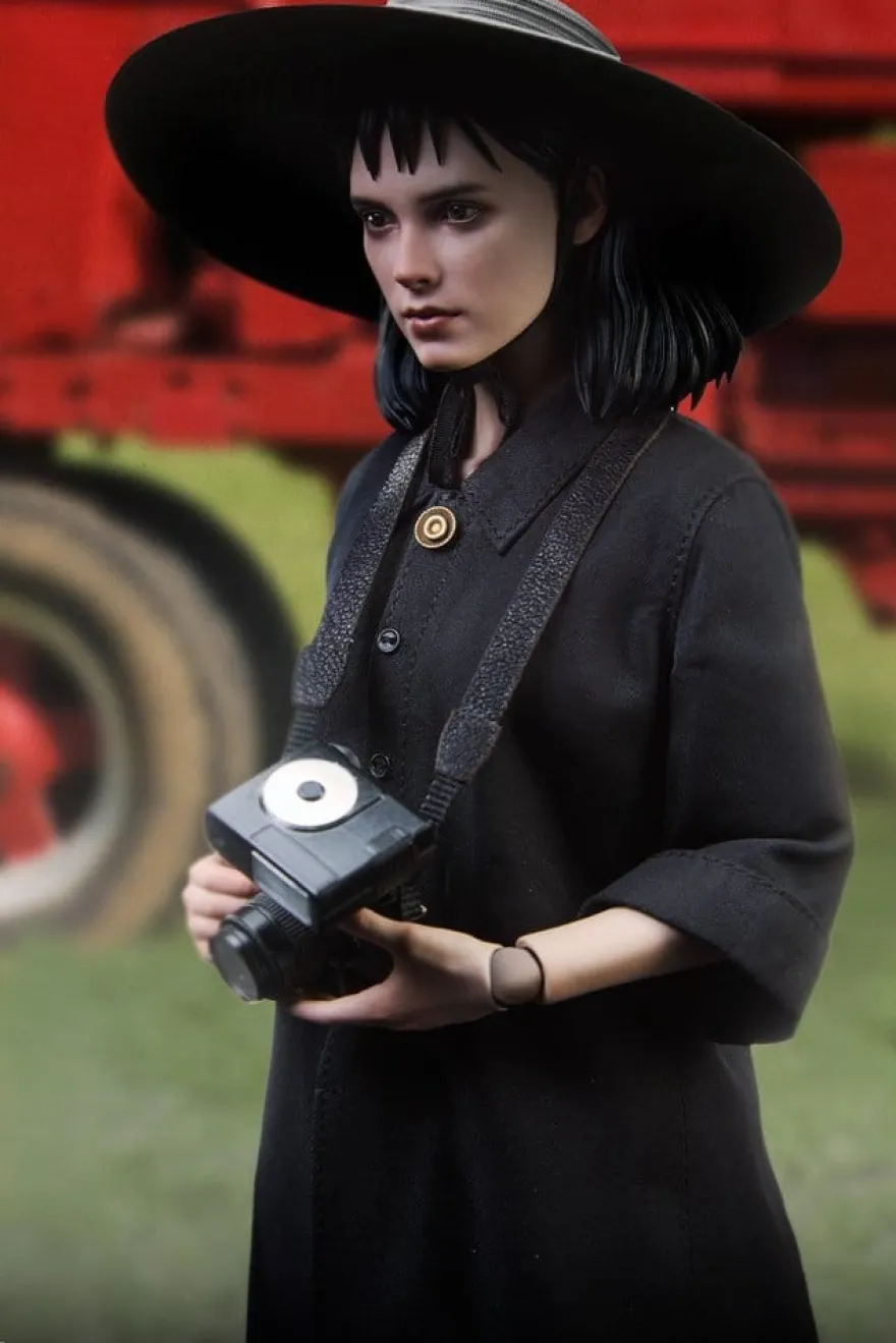 Beetlejuice Actionfigur 1/6 Lydia Deetz 25 cm