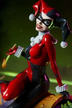 DC Comics Diorama Harley Quinn and The Joker 35 cm