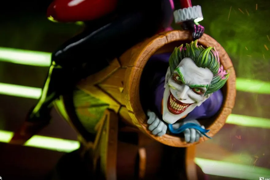 DC Comics Diorama Harley Quinn and The Joker 35 cm