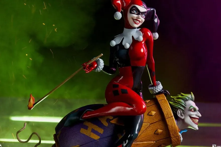 DC Comics Diorama Harley Quinn and The Joker 35 cm