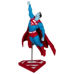 DC Direct Statue 1/10 Superman Red and Blue: Superman by Gary Frank Limited Edition 26 cm