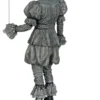 Es Welcome to Derry Movie Maniacs Figur Pennywise (Black & White) 16 cm