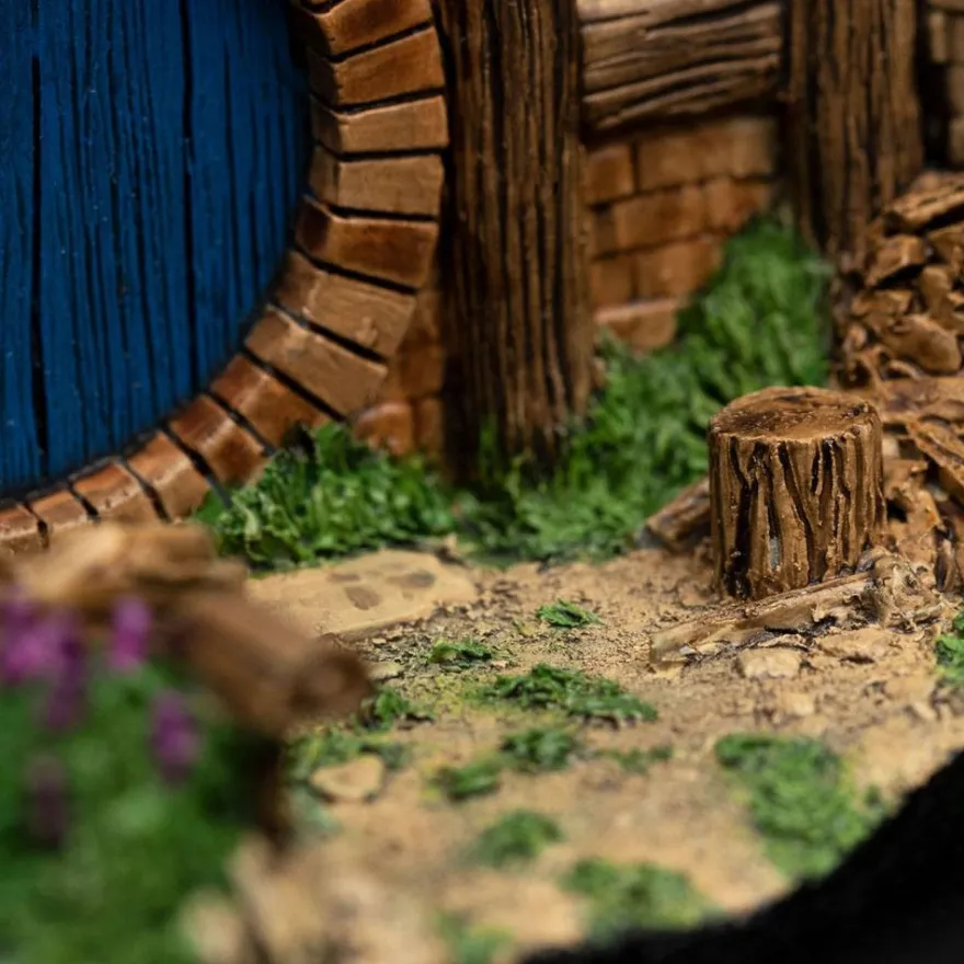 Hobbit Statue 33 Lakeside