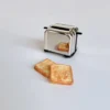 Miniatur Toaster mit getoasteten Toastscheiben - 1,8 cm