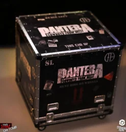 Pantera Rock Ikonz Cowboys From Hell On Tour Road Case Statue & Bühnenhintergrund Set