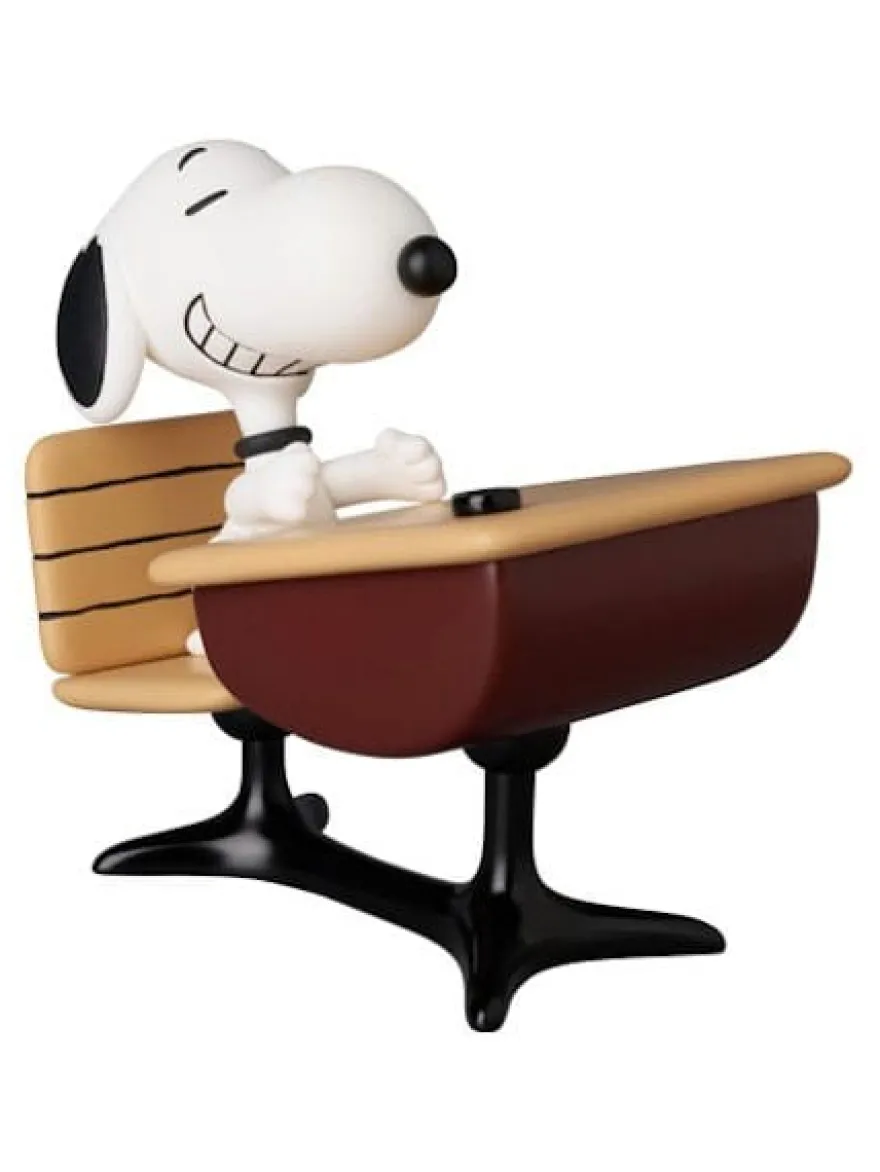 Peanuts UDF Serie 18 Minifgur Snoopy with Desk 9 cm