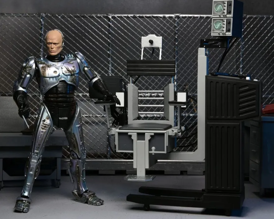 RoboCop Actionfigur Ultimate Battle Damaged RoboCop with Chair