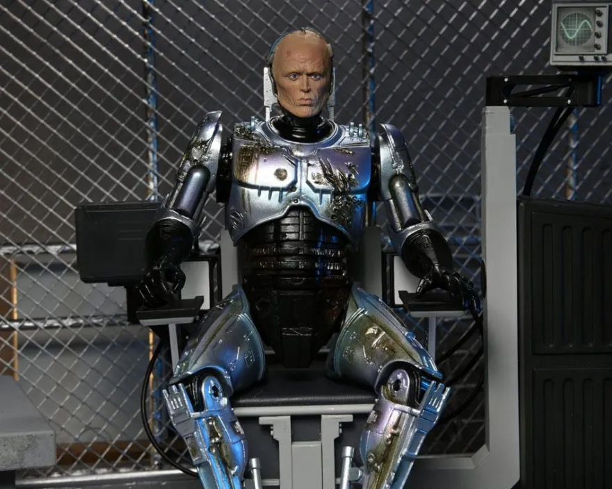 RoboCop Actionfigur Ultimate Battle Damaged RoboCop with Chair