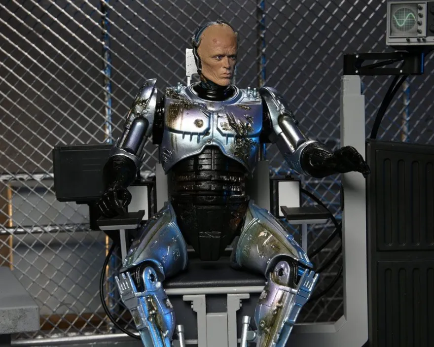 RoboCop Actionfigur Ultimate Battle Damaged RoboCop with Chair