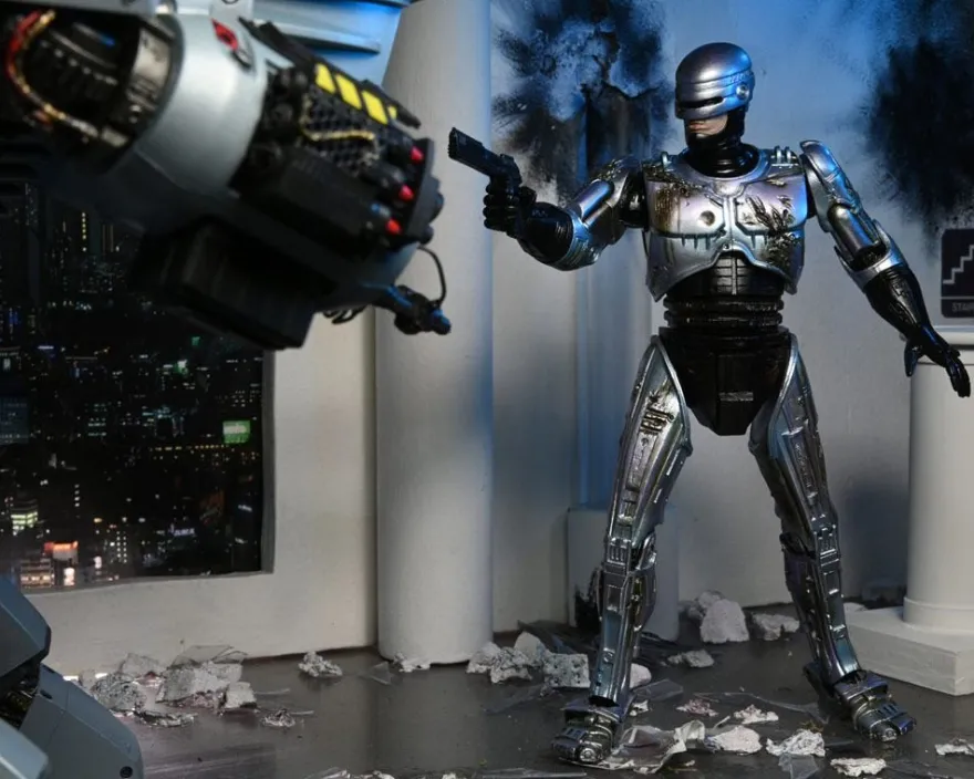 RoboCop Actionfigur Ultimate Battle Damaged RoboCop with Chair