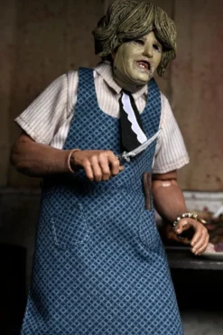 Texas Chainsaw Massacre Clothed Actionfigur Leatherface with Old Lady Mask 20 cm