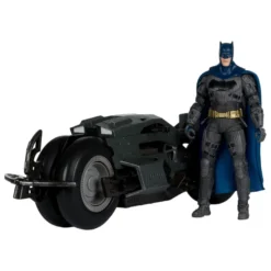 The Flash DC Multiverse Fahrzeug Batcycle with Batman