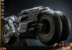 The Flash Movie Masterpiece Actionfigur mit Fahrzeug 1/6 Batman & Batcycle Set 30 cm