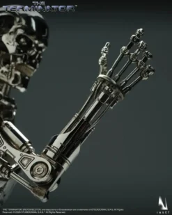 The Terminator T-800 Endoskeleton 1/6 Collectible Figure