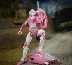 Transformers Generations War For Cybertron KINGDOM Deluxe Arcee