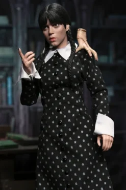 Wednesday Actionfigur Wednesday (Classic Dress) 20 cm